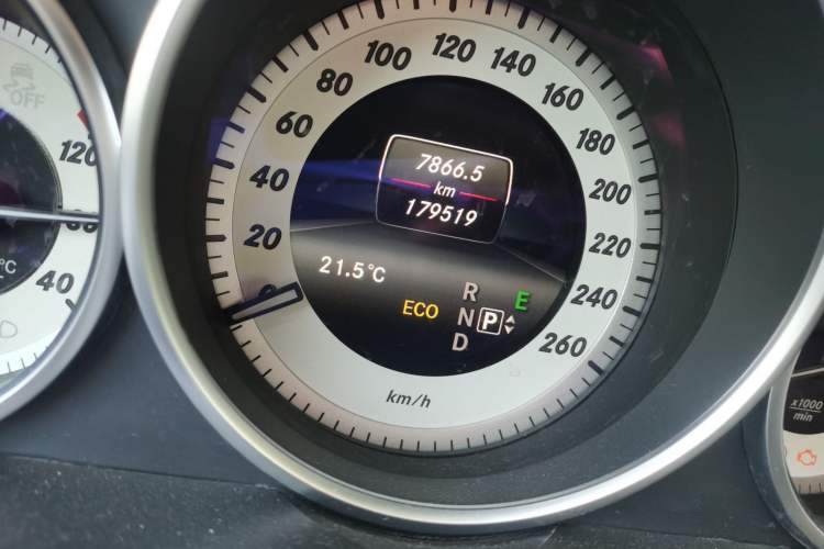 Used Mercedes-Benz E-Class 2015 E 260 L Sport Edition Odometer Close Up