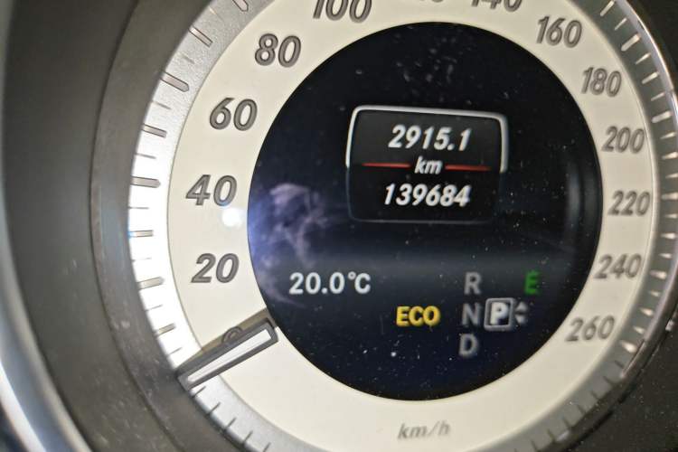 Used Mercedes-Benz E-Class 2015 E 260 L Sport Edition Odometer Close Up