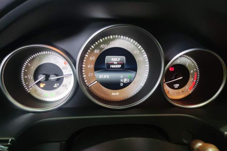 Used Mercedes-Benz E-Class 2015 Restyled E 260 L Sport Edition Odometer Close Up