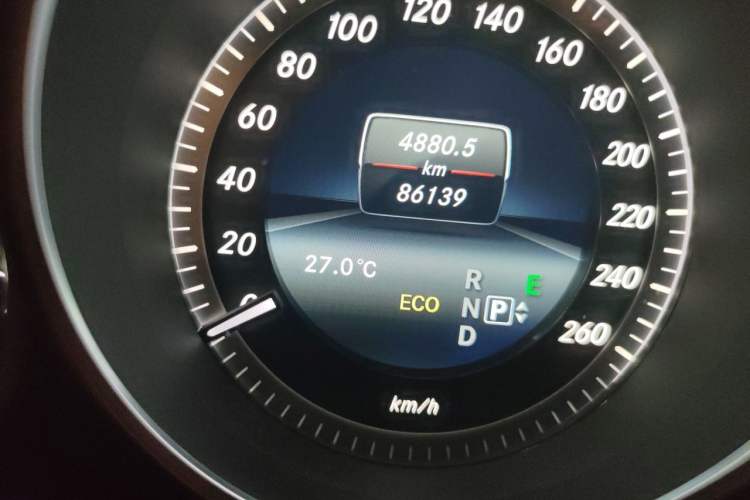 Used Mercedes-Benz E-Class 2015 E 200 L Odometer Close Up