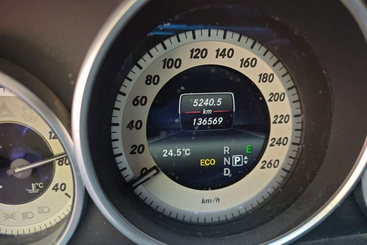 Used Mercedes-Benz E-Class 2015 Facelift E 200 L Sport Edition Odometer Close Up