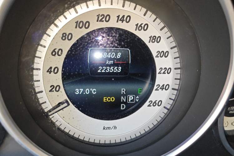 Used Mercedes-Benz E-Class 2015 Facelift E 200 L Odometer Close Up