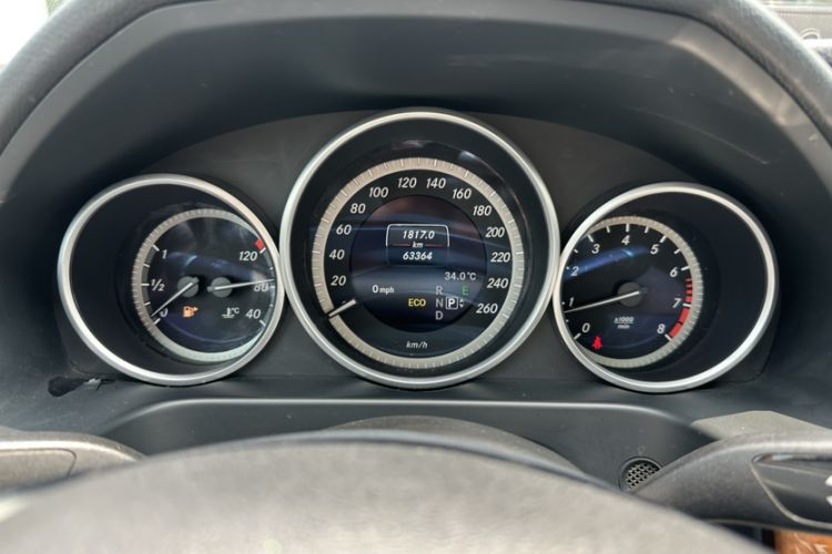 Used Mercedes-Benz E-Class 2015 Facelift E 200 L Odometer Close Up