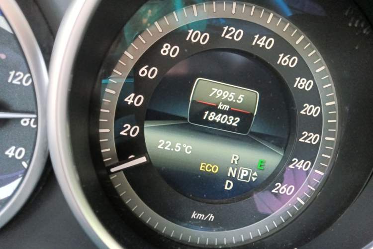 Used Mercedes-Benz E-Class 2015 E 200 L Odometer Close Up