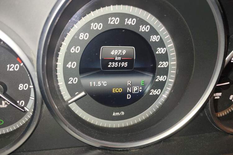Used Mercedes-Benz E-Class 2015 Facelift E 200 L Odometer Close Up
