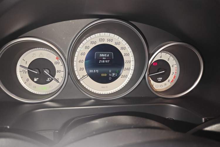 Used Mercedes-Benz E-Class 2015 Facelift E 200 L Sport Edition Odometer Close Up