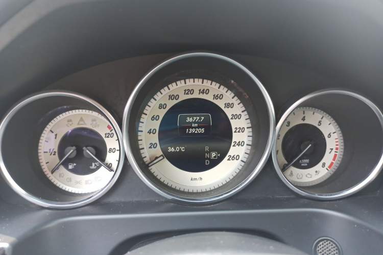 Used Mercedes-Benz E-Class 2015 E 320 L Sport Edition Odometer Close Up