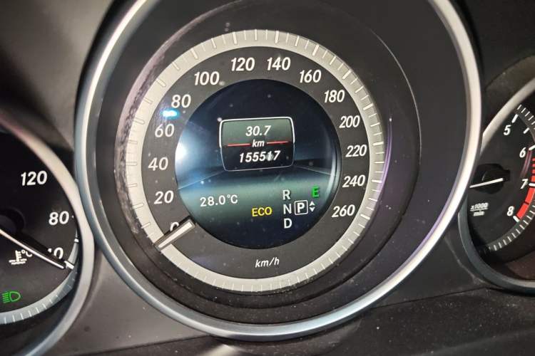 Used Mercedes-Benz E-Class 2015 E 260 L Odometer Close Up