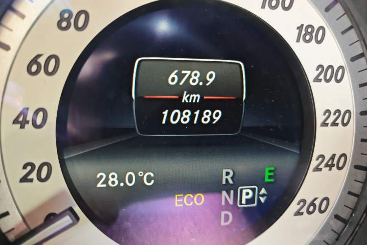 Used Mercedes-Benz E-Class 2015 E 260 L Sport Edition Odometer Close Up