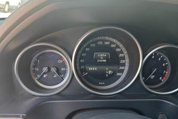Used Mercedes-Benz E-Class 2015 Facelift E 200 L Odometer Close Up