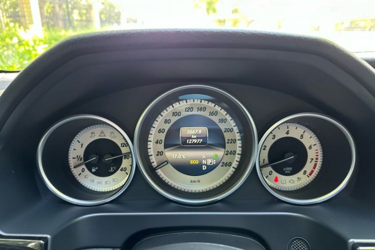 Used Mercedes-Benz E-Class 2015 E 260 L Sport Edition Odometer Close Up