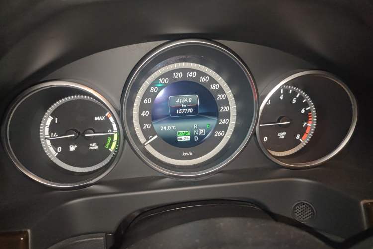 Used Mercedes-Benz E-Class 2015 E 400 L Hybrid Odometer Close Up