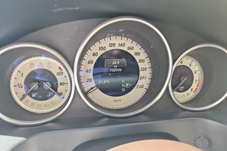 Used Mercedes-Benz E-Class 2015 E 200 L Sport Edition Odometer Close Up