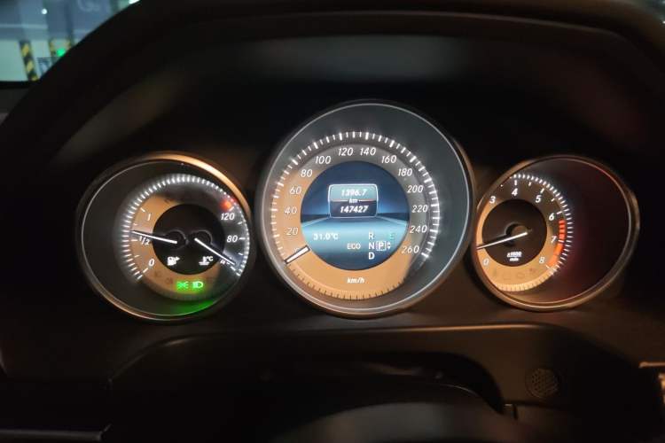 Used Mercedes-Benz E-Class 2015 Restyled E 260 L Sport Edition Odometer Close Up