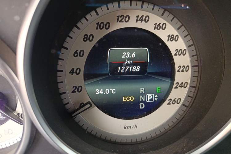 Used Mercedes-Benz E-Class 2015 E 260 L Sport Edition Odometer Close Up