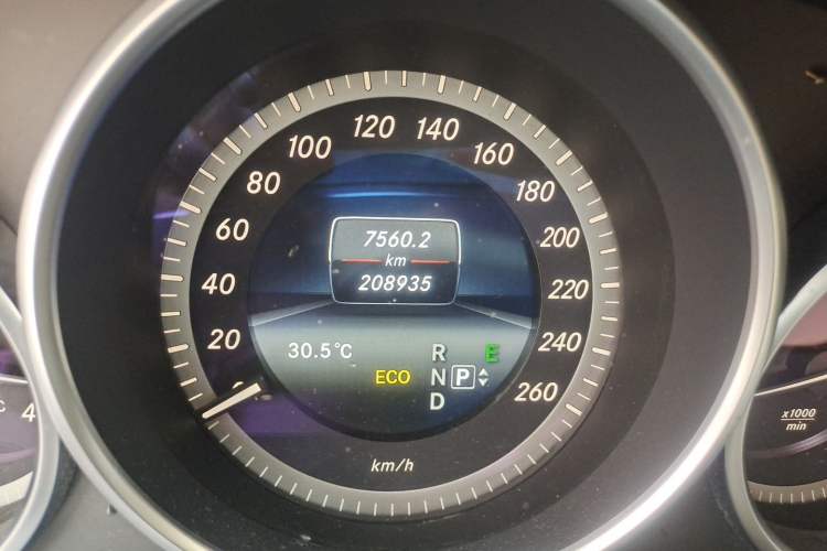 Used Mercedes-Benz E-Class 2015 Revised E 260 L Odometer Close Up