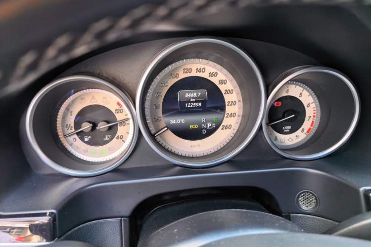 Used Mercedes-Benz E-Class 2015 Revised E 260 L Sport Luxury Edition Odometer Close Up
