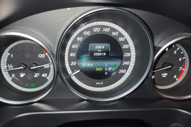 Used Mercedes-Benz E-Class 2015 Facelift E 200 L Odometer Close Up