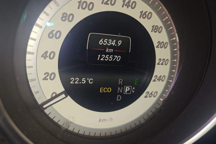 Used Mercedes-Benz E-Class 2015 E 320 L Sport 4MATIC Odometer Close Up