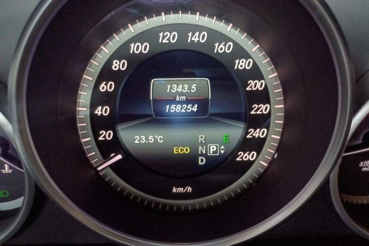 Used Mercedes-Benz E-Class 2015 Revised E 260 L Odometer Close Up