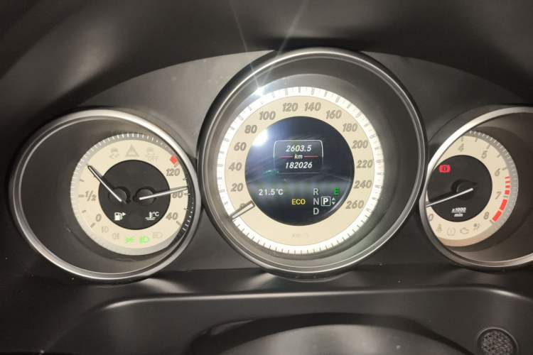 Used Mercedes-Benz E-Class 2015 E 200 L Sport Edition Odometer Close Up