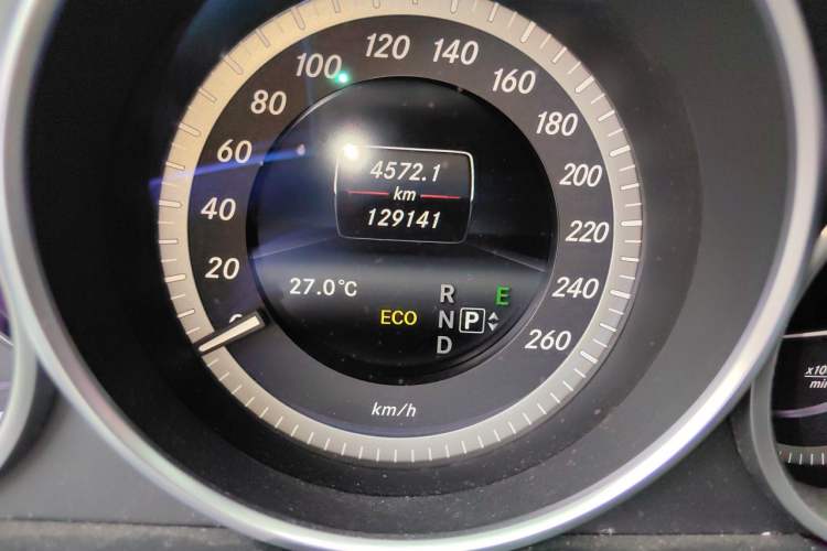 Used Mercedes-Benz E-Class 2015 Facelift E 200 L Odometer Close Up