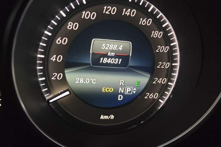 Used Mercedes-Benz E-Class 2015 E 320 L Sport Edition Odometer Close Up