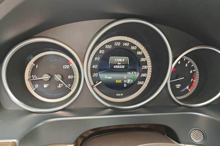 Used Mercedes-Benz E-Class 2015 E 260 L Odometer Close Up