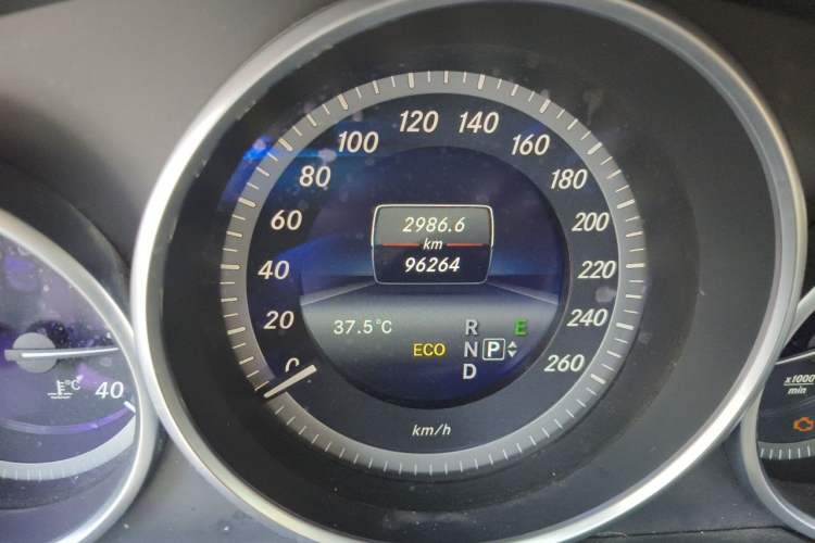 Used Mercedes-Benz E-Class 2015 E 200 L Odometer Close Up