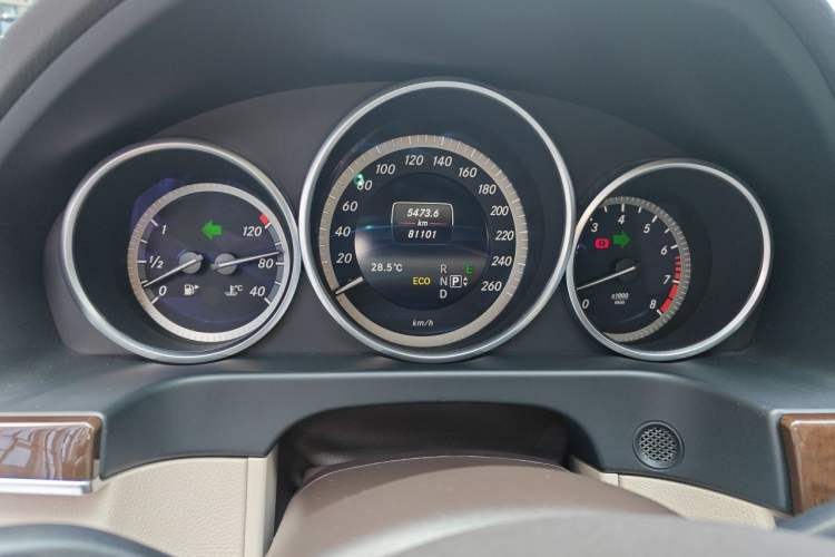 Used Mercedes-Benz E-Class 2015 Revised E 260 L Odometer Close Up