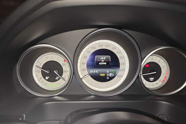 Used Mercedes-Benz E-Class 2015 Facelift E 200 L Sport Edition Odometer Close Up