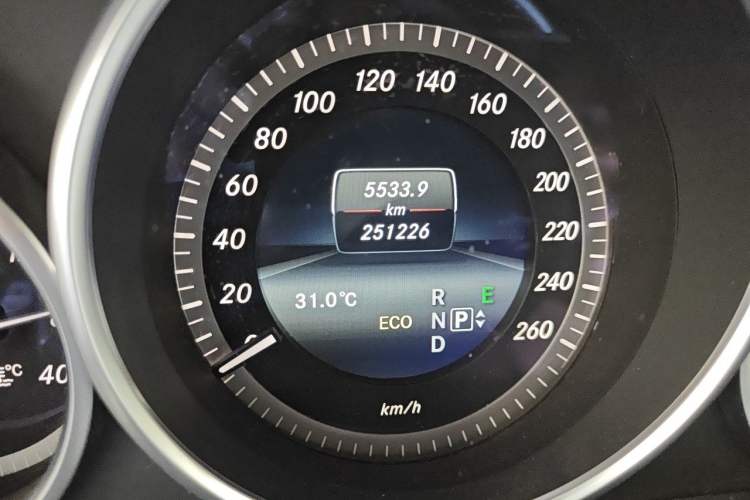Used Mercedes-Benz E-Class 2015 Facelift E 200 L Odometer Close Up
