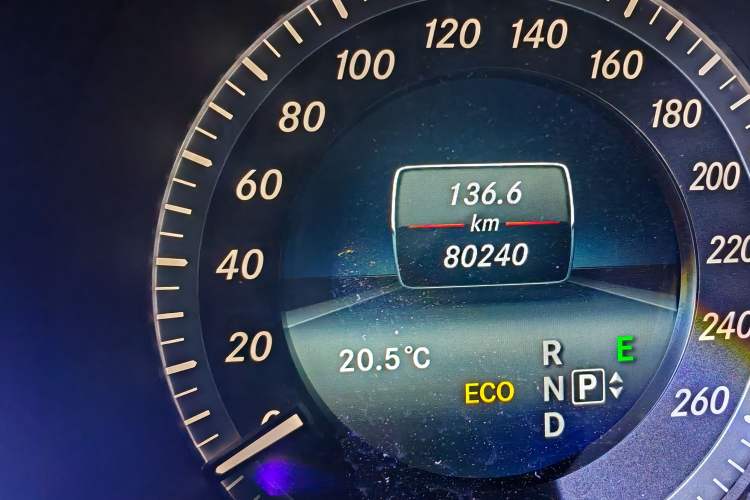 Used Mercedes-Benz E-Class 2015 E 260 L Odometer Close Up