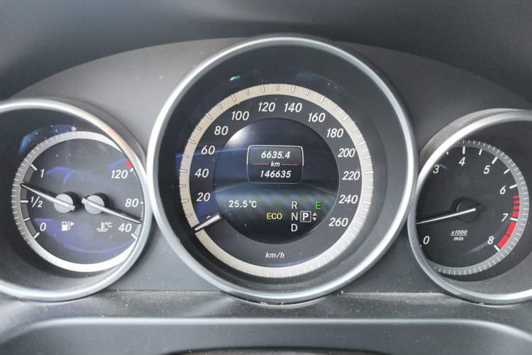 Used Mercedes-Benz E-Class 2015 Facelift E 260 L Luxury Edition Odometer Close Up