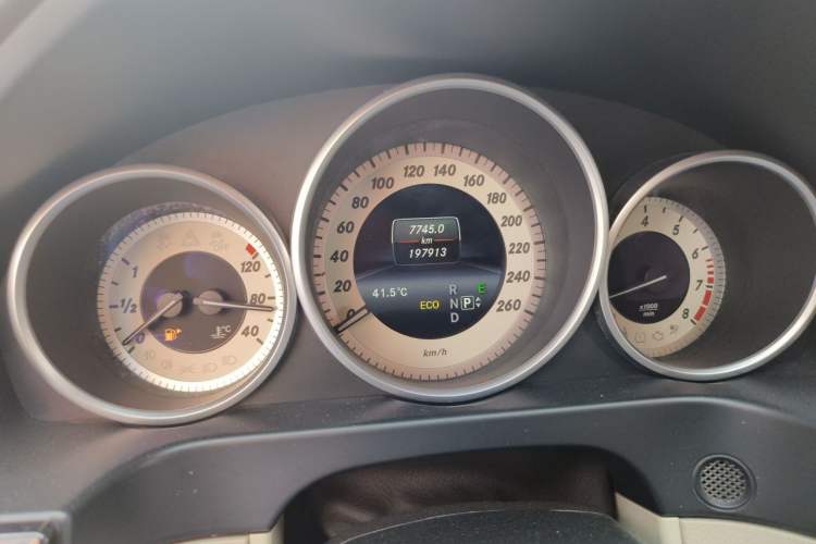 Used Mercedes-Benz E-Class 2015 E 260 L Sport Edition Odometer Close Up