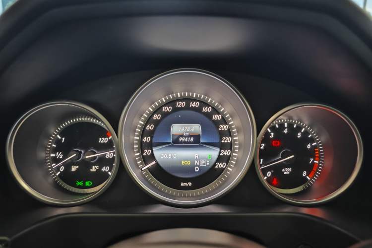 Used Mercedes-Benz E-Class 2015 Revised E 260 L Odometer Close Up