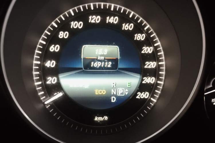Used Mercedes-Benz E-Class 2015 Facelift E 200 L Odometer Close Up