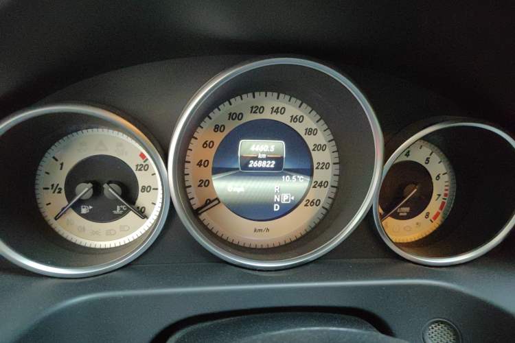 Used Mercedes-Benz E-Class 2015 Facelift E 260 L Luxury Edition Odometer Close Up