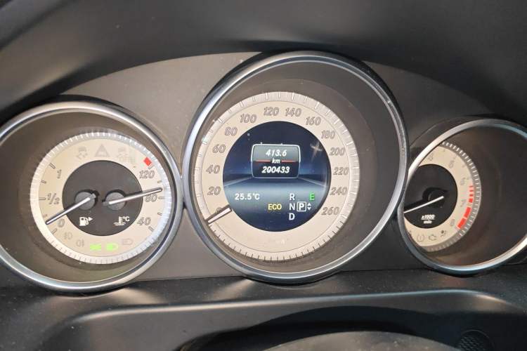 Used Mercedes-Benz E-Class 2015 E 200 L Sport Edition Odometer Close Up