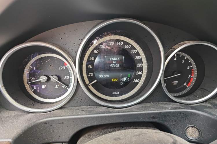 Used Mercedes-Benz E-Class 2015 Facelift E 200 L Odometer Close Up