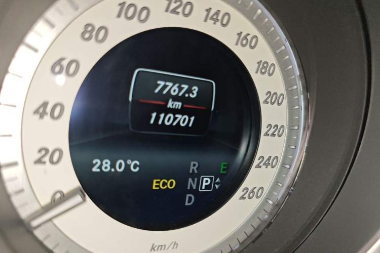 Used Mercedes-Benz E-Class 2015 Facelift E 180 L Odometer Close Up