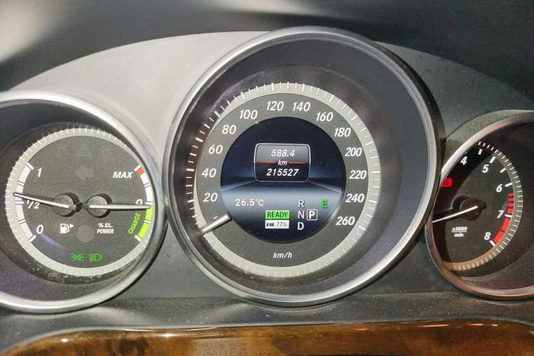 Used Mercedes-Benz E-Class 2015 E 400 L Hybrid Odometer Close Up