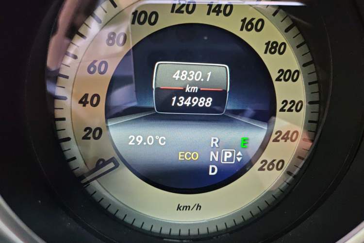 Used Mercedes-Benz E-Class 2015 E 200 L Sport Edition Odometer Close Up