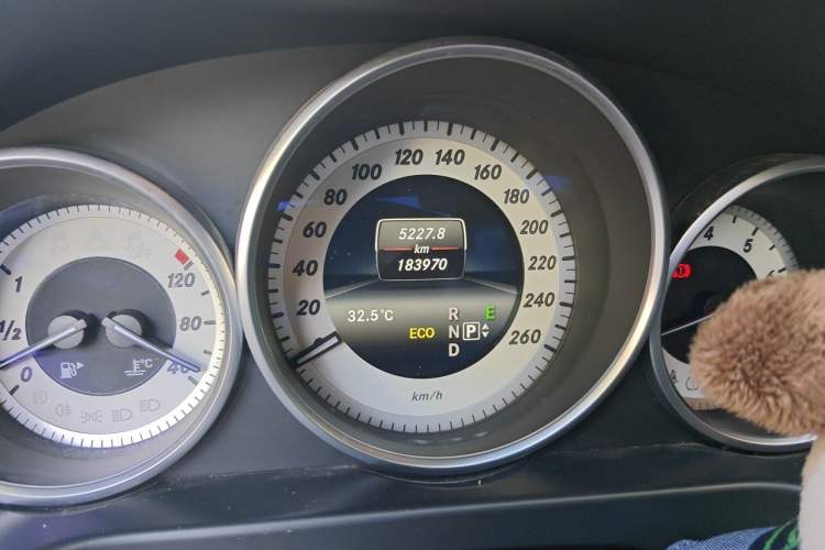 Used Mercedes-Benz E-Class 2015 E 320 L Sport Edition Odometer Close Up