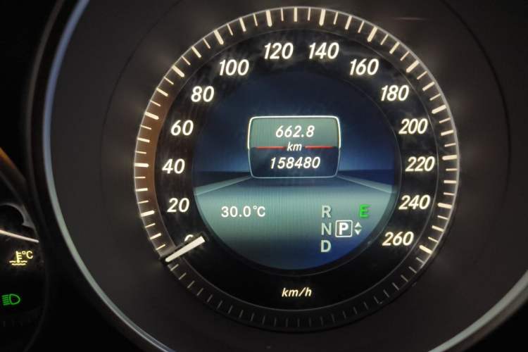Used Mercedes-Benz E-Class 2015 Facelift E 200 L Odometer Close Up