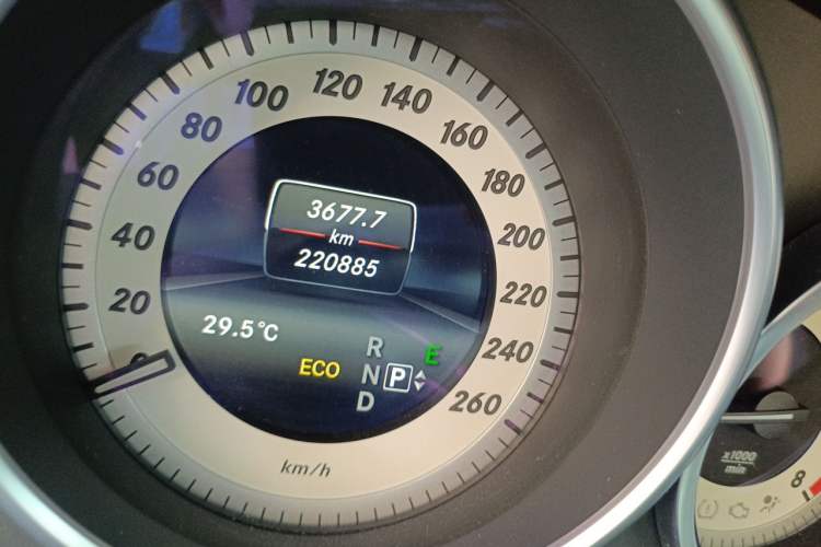 Used Mercedes-Benz E-Class 2015 E 200 L Sport Edition Odometer Close Up