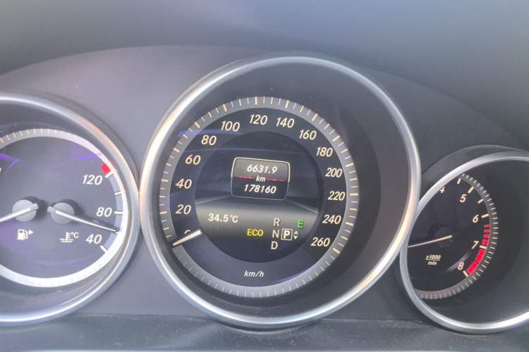 Used Mercedes-Benz E-Class 2015 E 200 L Odometer Close Up