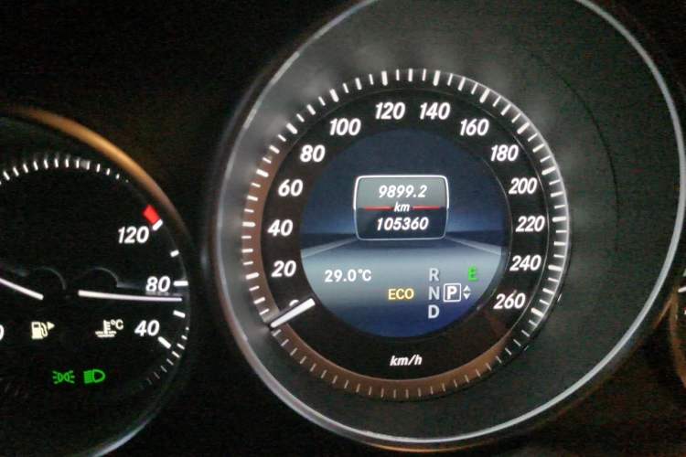 Used Mercedes-Benz E-Class 2015 Facelift E 200 L Odometer Close Up