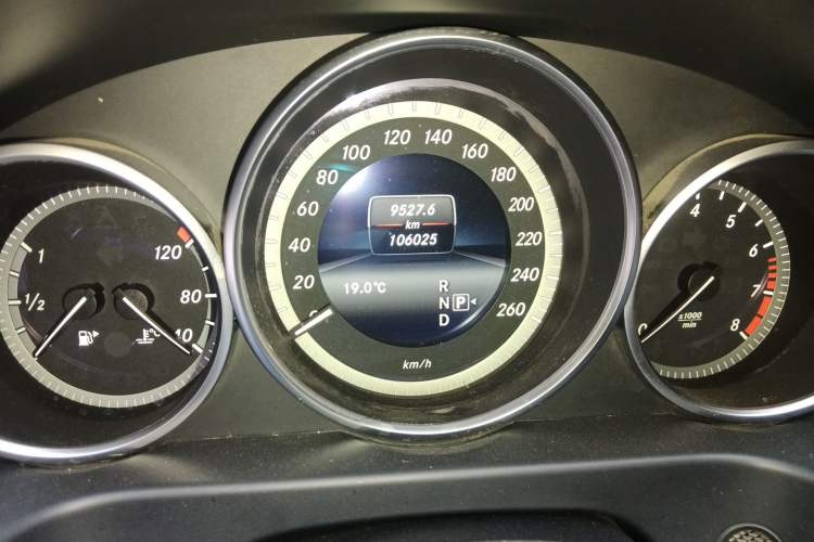 Used Mercedes-Benz E-Class 2015 E 320 L 4MATIC Odometer Close Up