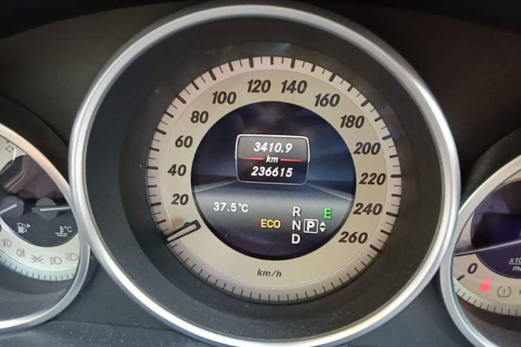 Used Mercedes-Benz E-Class 2015 E 320 L Sport Luxury Model Odometer Close Up